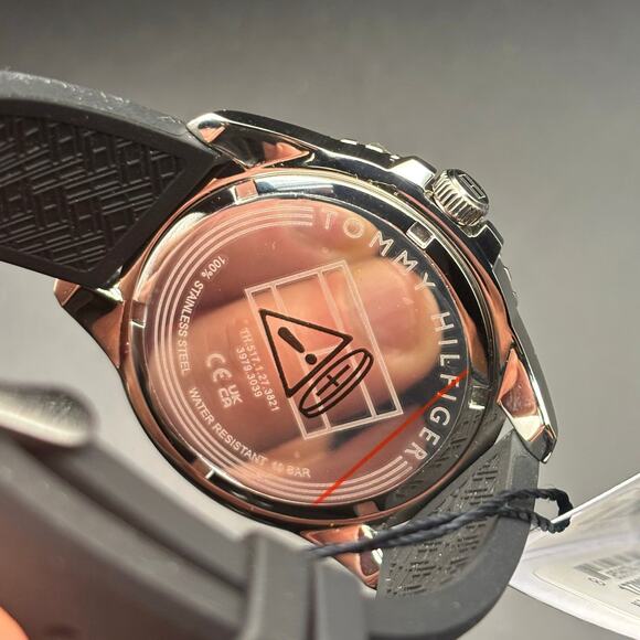 Tommy Hilfiger 1770030 Men’s Diver Style Red Blue Bezel 10 BAR Quartz Watch NIB - Picture 10 of 17